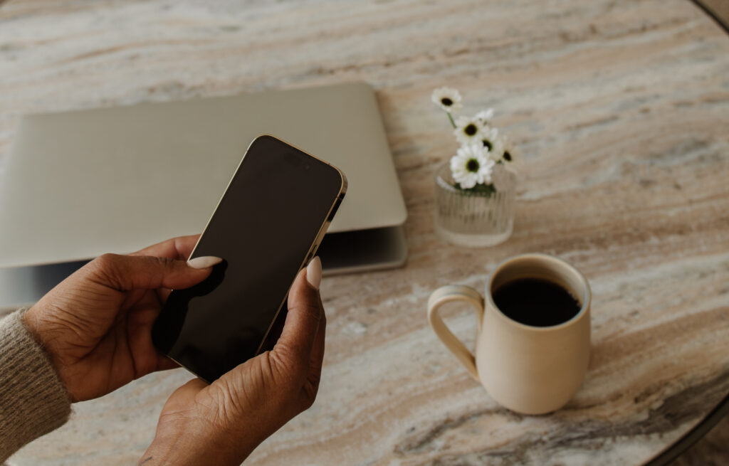 iphone-coffee-table-image